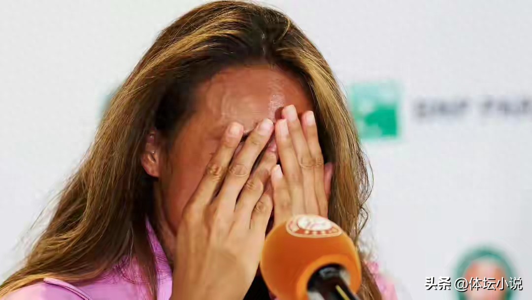 Zheng Qinwen broke down in tears at the press conference! Her world ranking has fallen to 117th, and the most troubling issue is not the loss itself but her mentality.