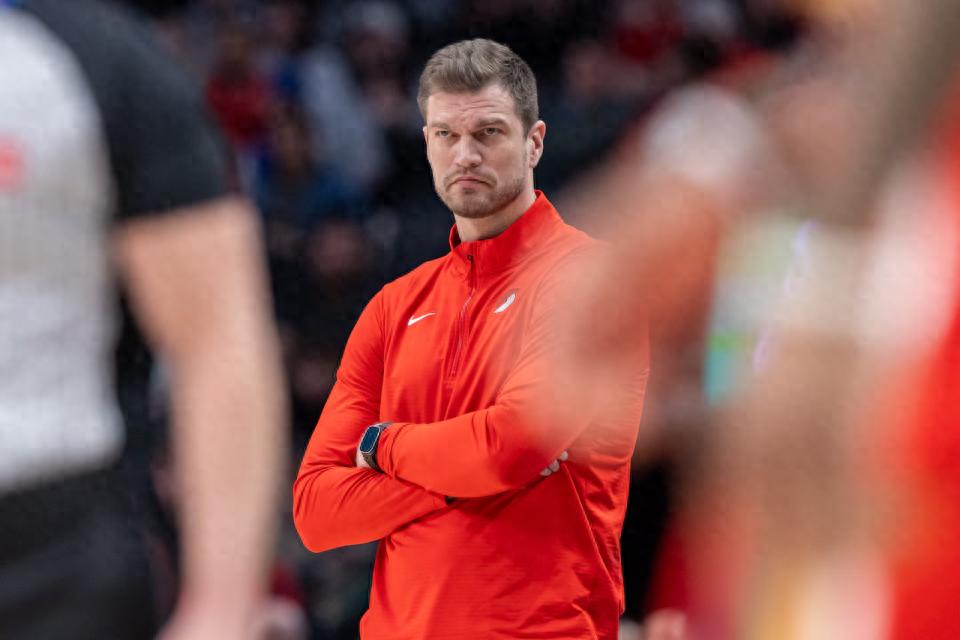 Split dismissed? Blazers owner willing to pay head coach only $1 million salary: one-fourth of market value