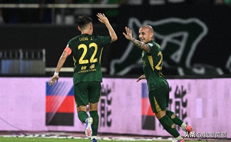 Zhejiang 3-2 Qingdao Hainiu! Ends two-game losing streak, rises to 8th, Tao Qianglong's stoppage-time winner, Mitri's goal and assist.