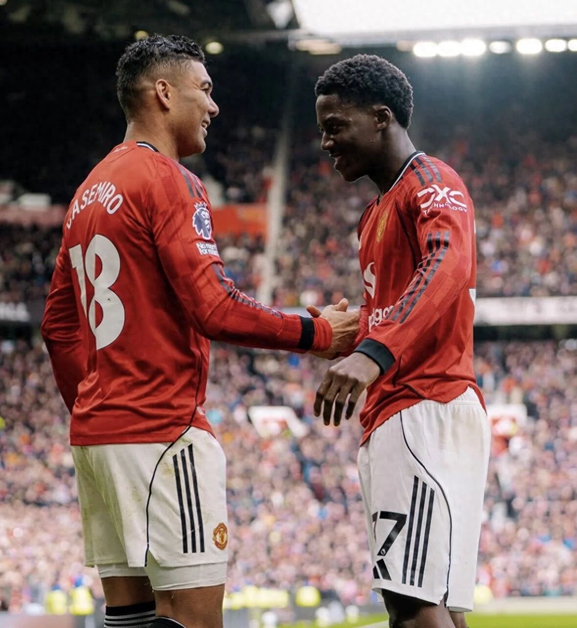 Manchester United's midfield reinforcement plan! Must sign star defensive midfielder, new prodigy seeks guidance from Casemiro with dual approach.