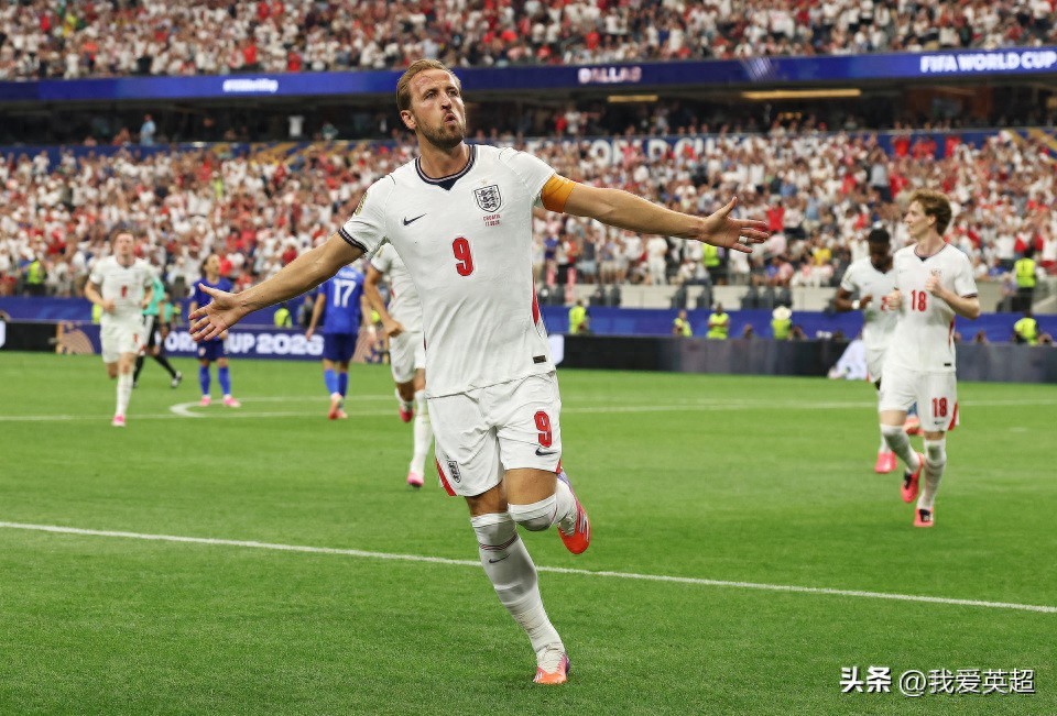Excellent both in attack and defense! At 32, Kane scores a brace and makes a goal-line clearance in stoppage time, setting seven major records—one image is truly stunning.