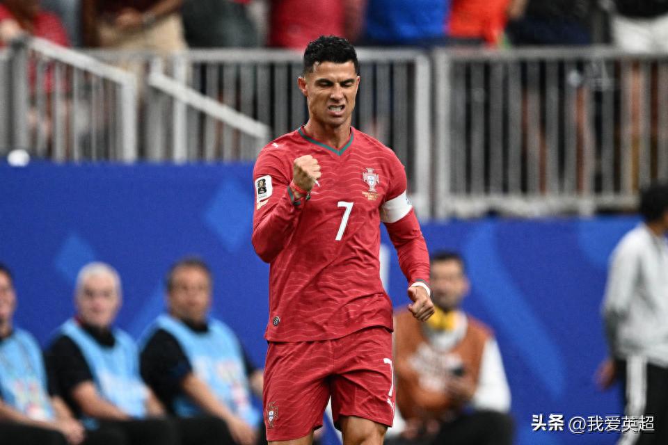 Provoking trouble? After scoring a brace, Ronaldo was asked about Messi's 5 goals in 2 games. He turned away angrily and said: "I don't care about him."