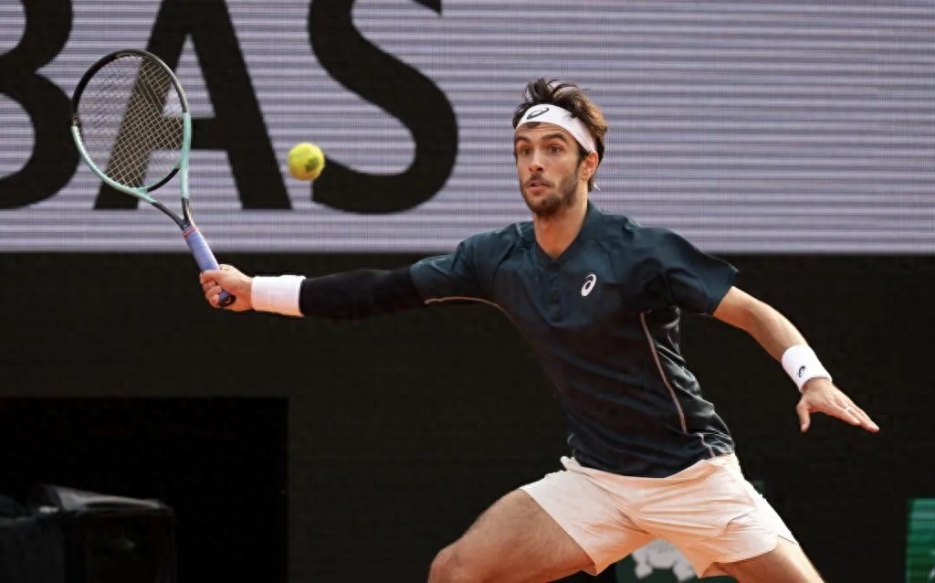Hit the referee without any punishment! Djokovic fans protest: unfair treatment