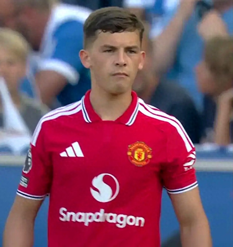 Manchester United's new 'Foden' confirmed to stay at the club, not going out on loan! Carrick pleased with the youngster's performance, celebrated with pizza after the match
