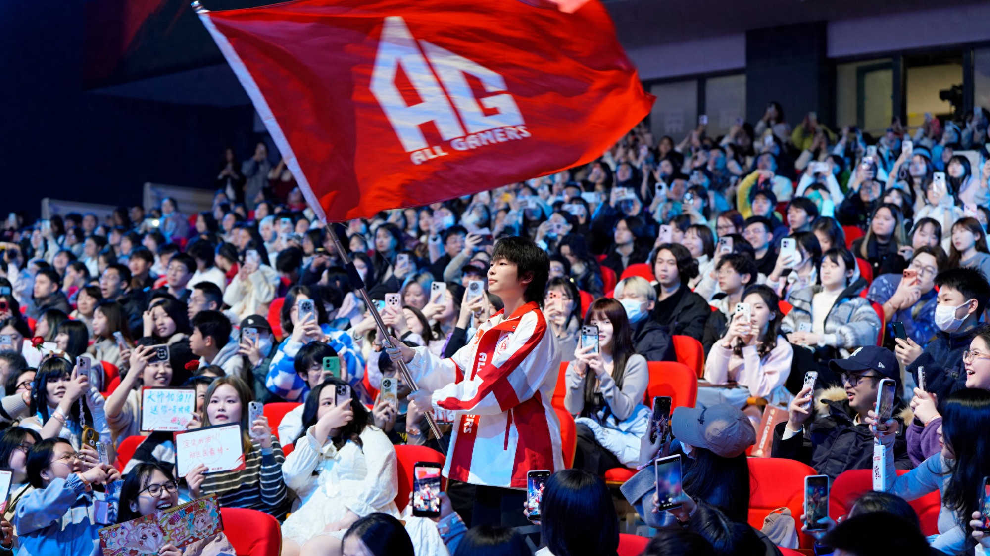 What differentiates the eStar dynasty from the AG dynasty? eStar was defeated by major patches, while AG lost due to their own strength!