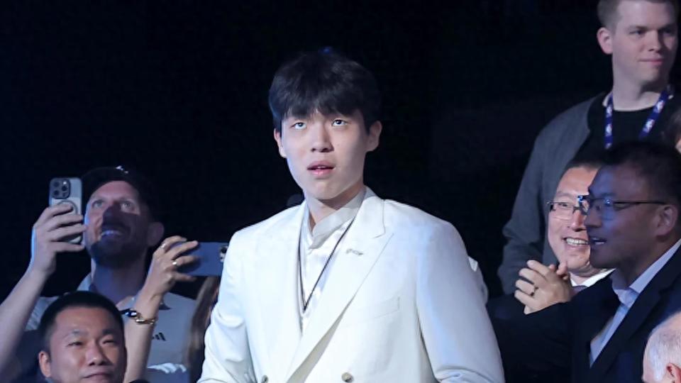 American media evaluates the top three dark horses for the Rookie of the Year award: Yang Hanshen is among them, and guards from the Thunder and Nets are also on the list.