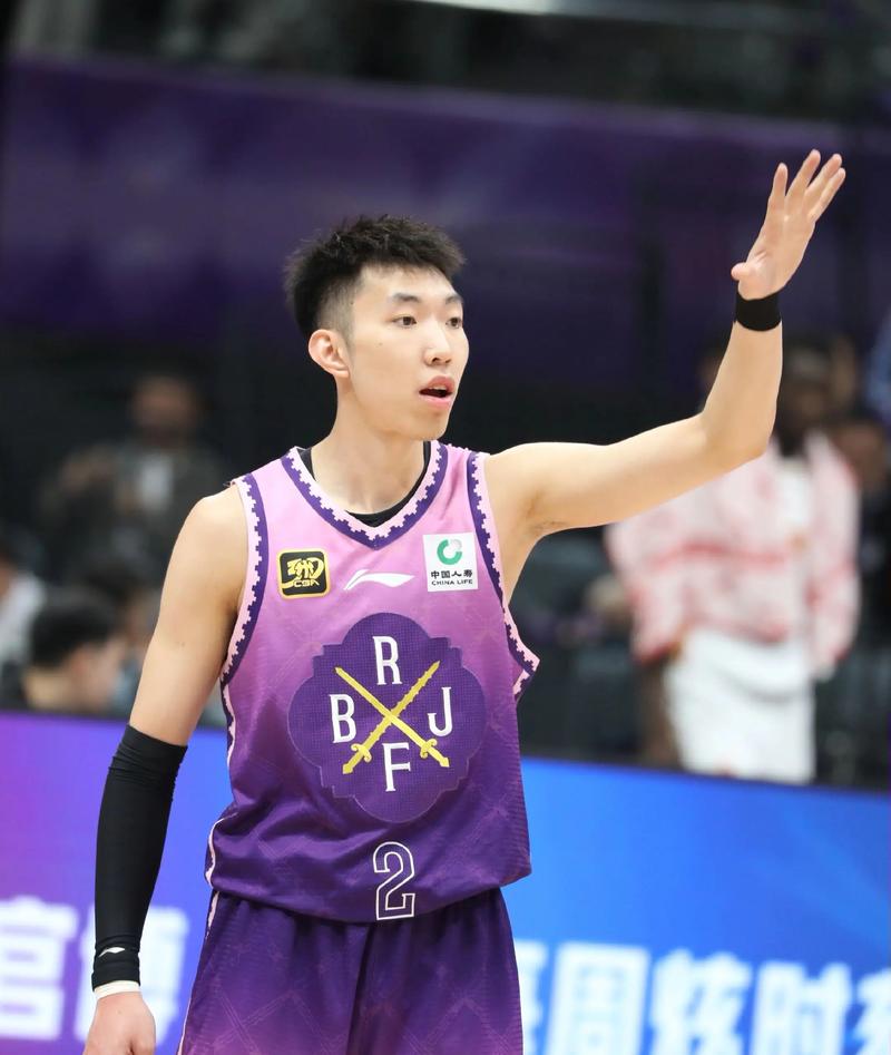 Liao Sanning's buzzer-beater seals the game! Beijing Royal Fighters narrowly defeat Guangdong by one point, handing them a second consecutive loss.