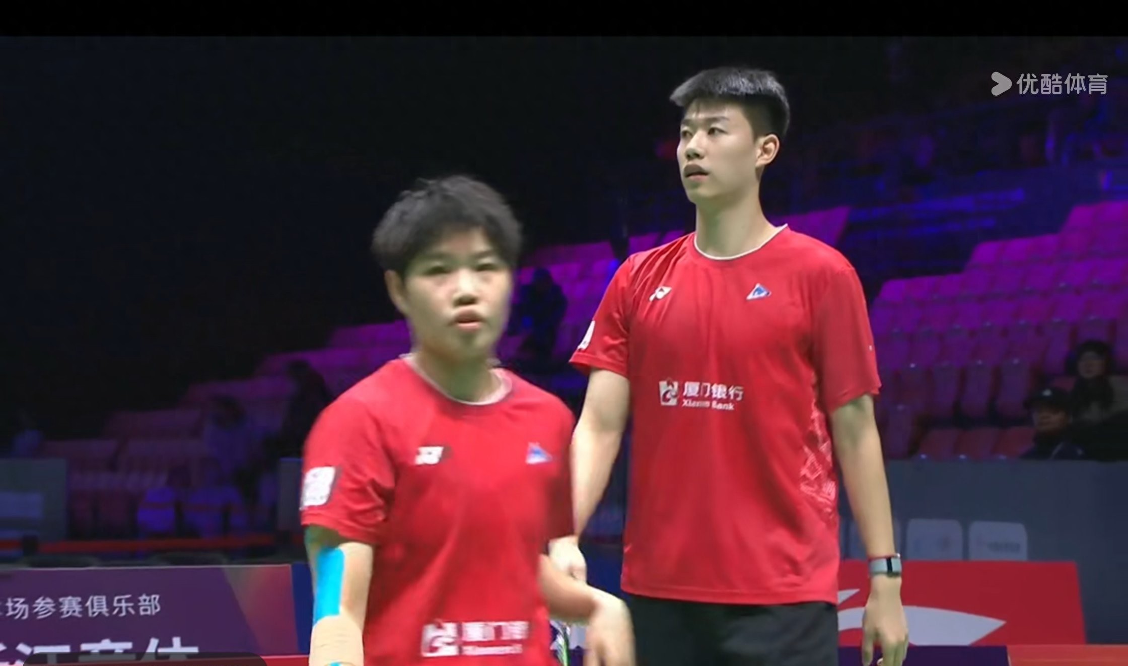 The semifinal match of the Badminton Super League between Zhejiang Jingti and Xiamen Bank is currently being broadcast live.