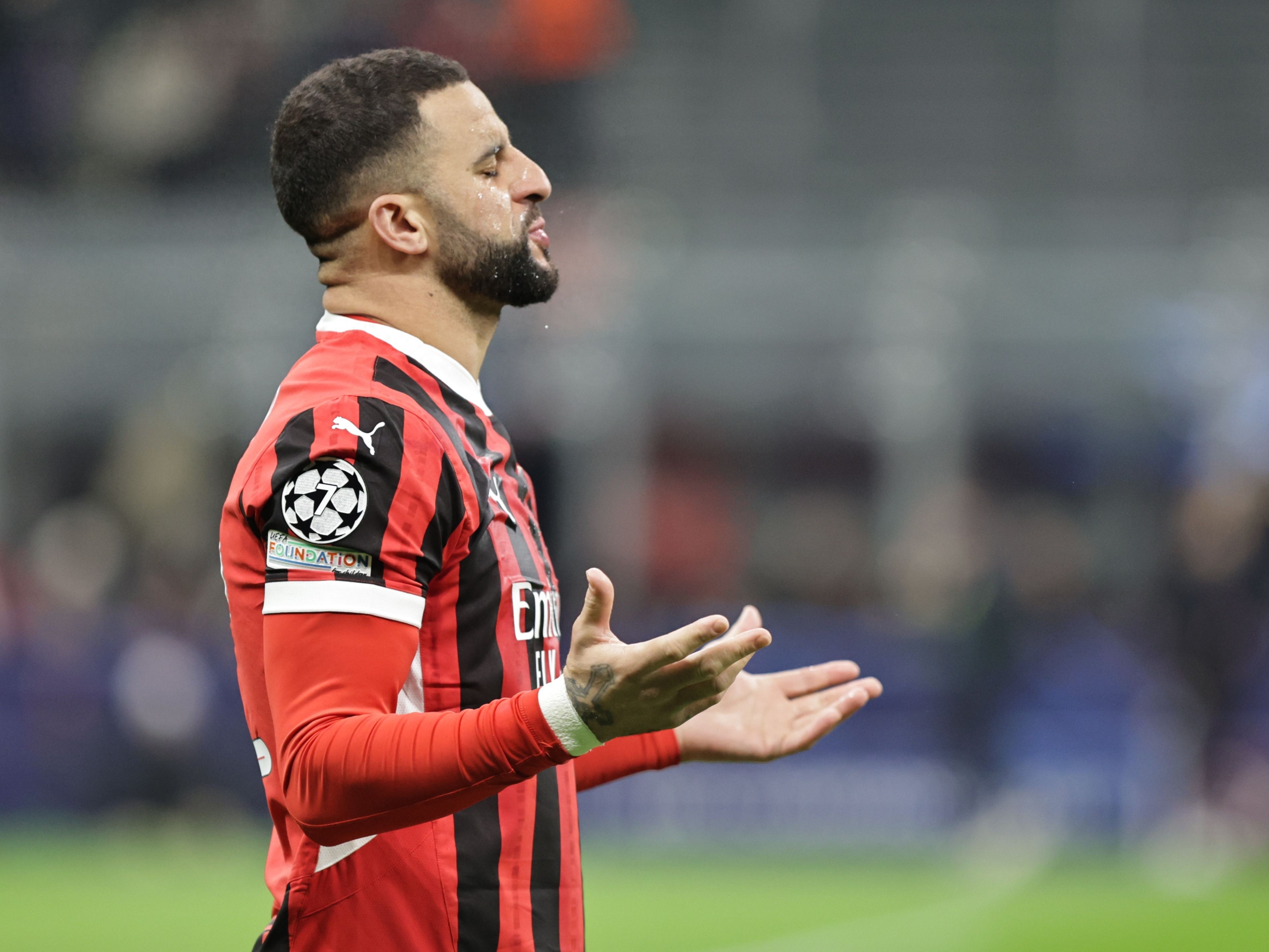 Milan has a high probability of no European games to play next season and will not buy out Walker for 5 million euros Manchester City sold in the summer window