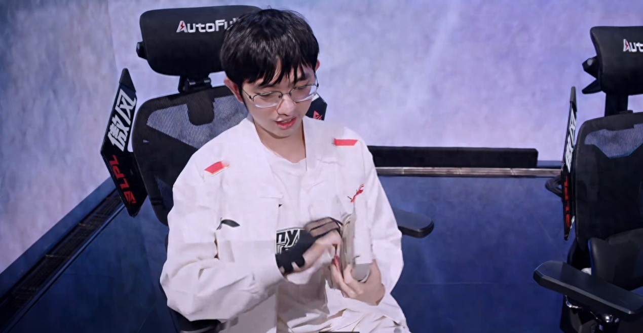 LPL veterans are gods on the list, and AL wins the battle against pressure! Advancing to the upper bracket finals, WBG magic is no more