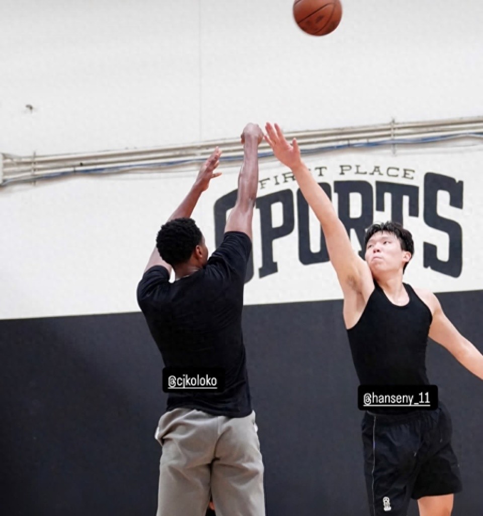 Yang Hansen Trains One-on-One with Former Lakers Player! US Media Suggests a 3-for-2 Trade: Stable Minutes Await in Milwaukee