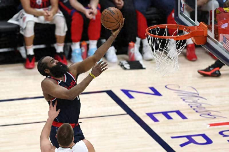 The "bearded" Harden G6 returned to Los Angeles and hardened up at home, and the Clippers won the Nuggets and forced into G7