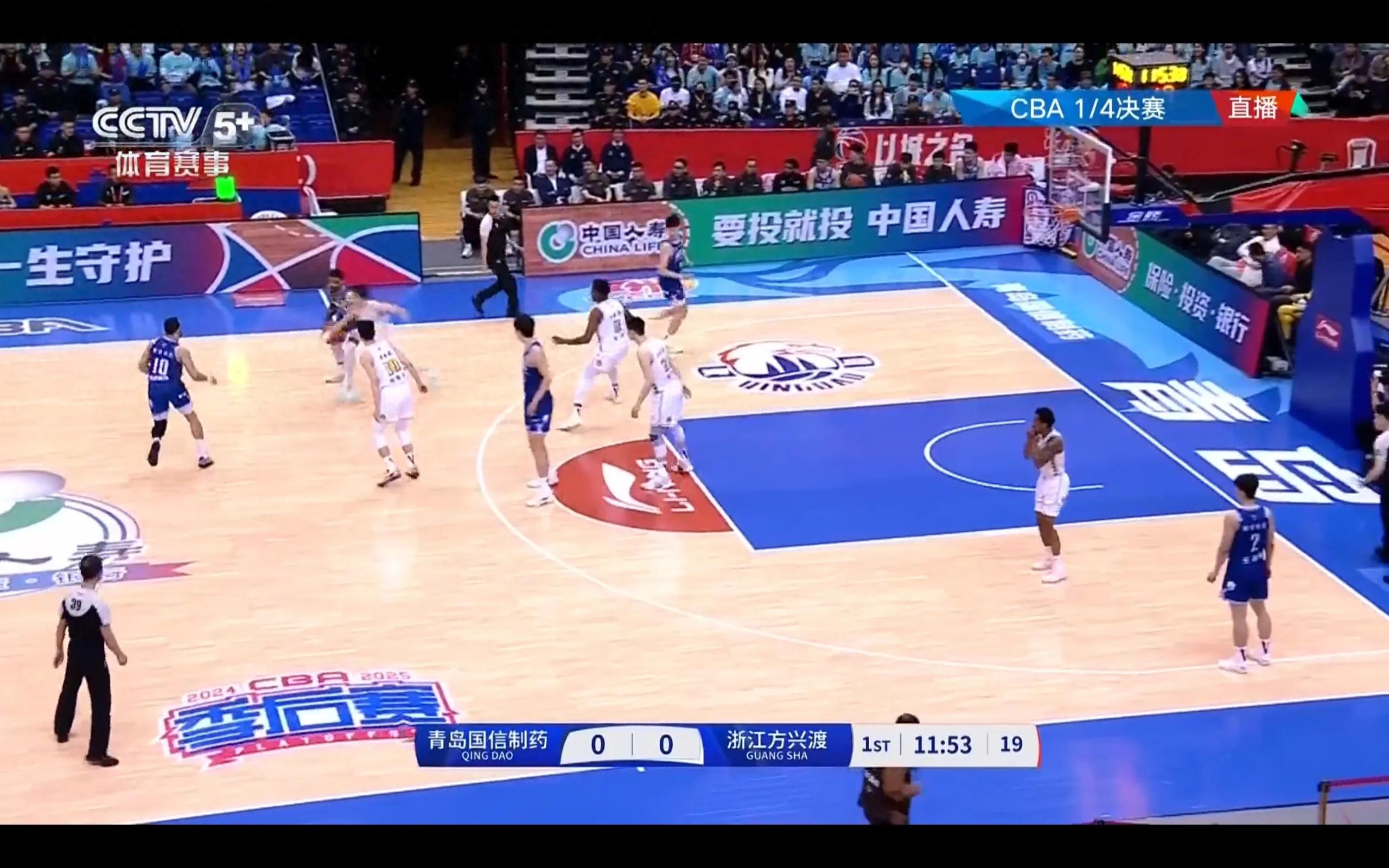 is broadcasting the CBA playoffs 1/4 finals Qingdao Guoxin Pharmaceutical VS Zhejiang Fangxingdu staged the Black Eight Miracle