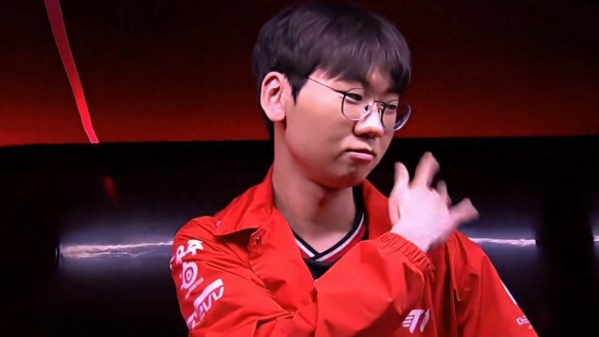 The worst jungler in the LCK Cup has emerged! Starting 3-0 but repeatedly dying, losing matches by 1v3 situations three times.
