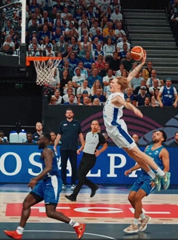 The strongest summer job! Finland’s 18-year-old rising star is absolutely explosive; hopefully, he joins the NBA next year!