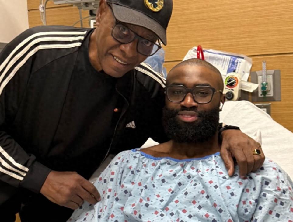 Brown posted a picture after surgery on his right knee to report safety! Next season's salary of 53 million: The Green Army is willing to listen to relevant offers