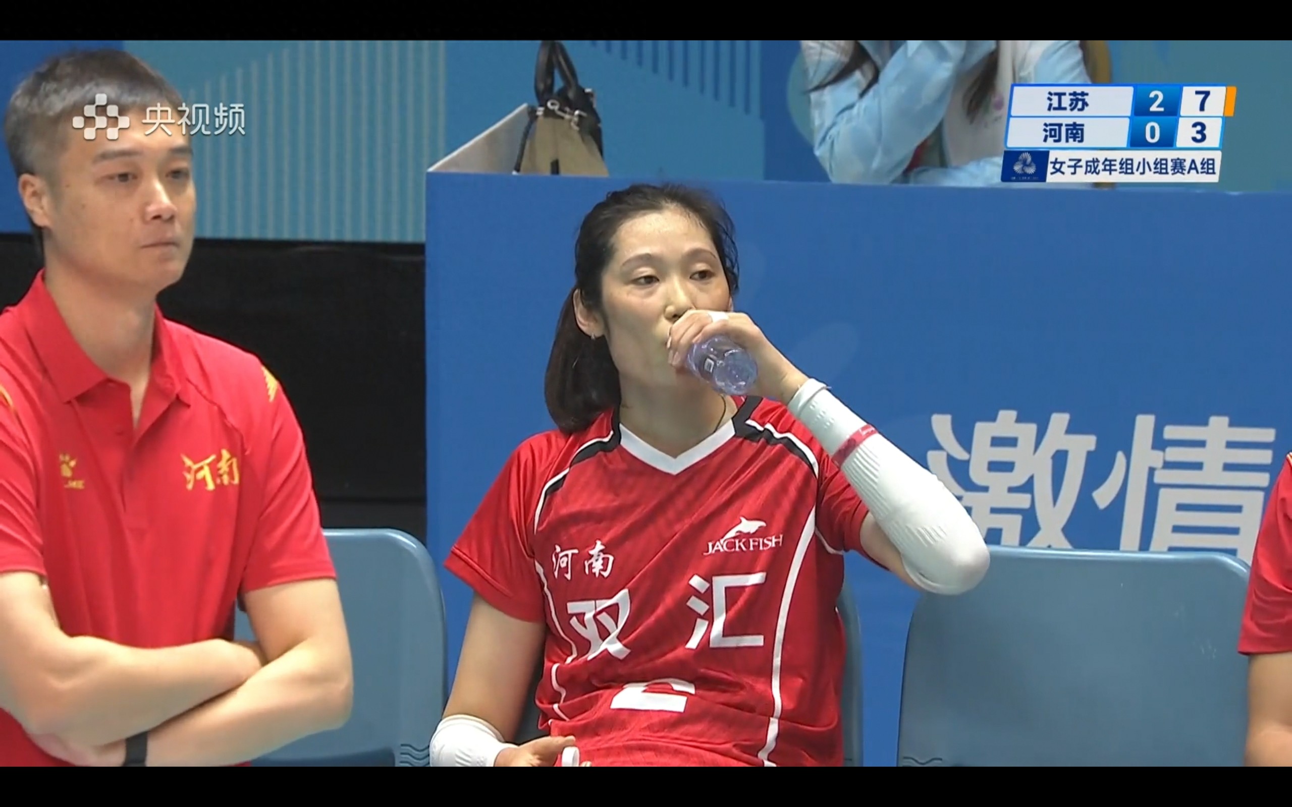 The women's volleyball schedule at the National Games today (11.17) features Henan vs. Shanghai with Zhu Ting playing, live on CCTV-5 and Yangshipin.