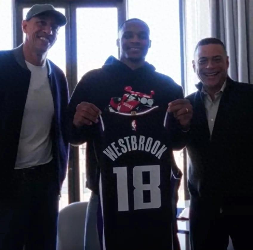 Officially joined! Hello, number 18 Westbrook! The contract signed is quite insulting.