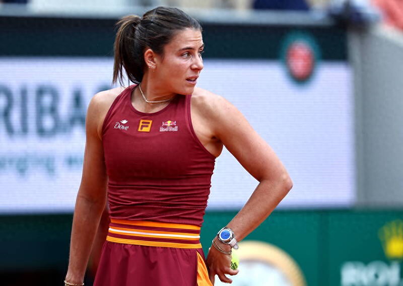 On the second day of the 2025 French Open, there was a big upset, and the 9th seed of the United States, Navarro, lost in straight sets