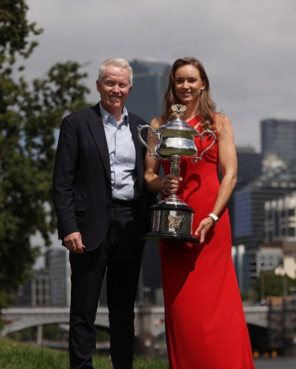 Zheng Qinwen supports the best-of-five format and believes she will benefit from it, while Wang Xinyu's match against Rybakina was hailed as the most beautiful showdown in Doha.