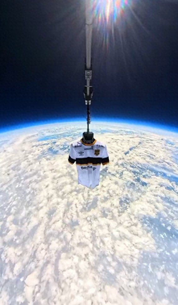 A failed jersey flight stunt: "Deadpool's" football marketing flop