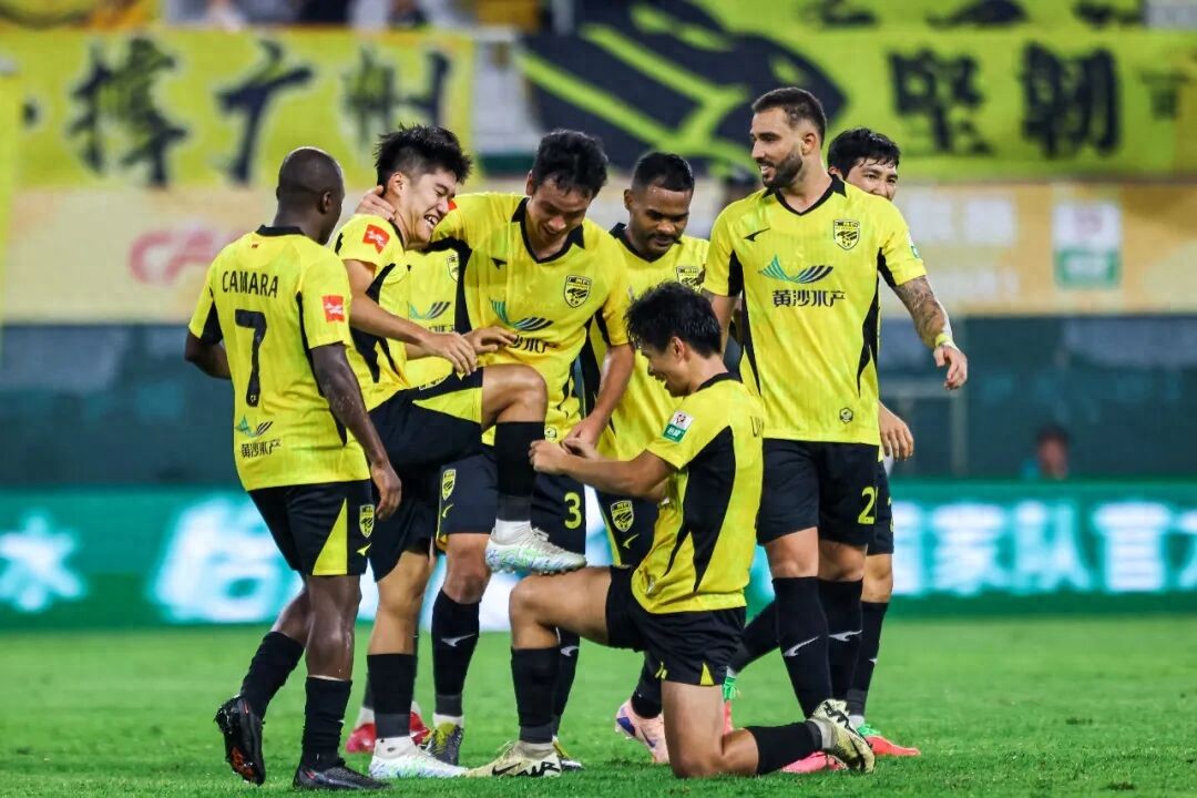 Another streak of five unbeaten matches boosts Guangzhou Leopard's confidence for promotion.
