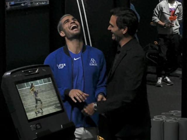 Federer’s $1.5 million luxury watch astonishes Alcaraz, reflecting deeply on his retirement moment