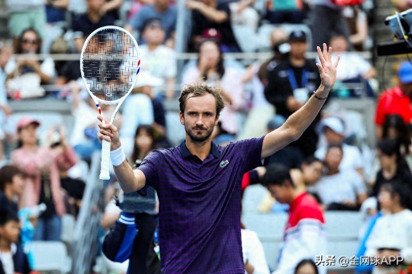Men&#39;s Singles at China Open: Medvedev and Zverev Reach Quarterfinals, Musetti Apologizes After Match