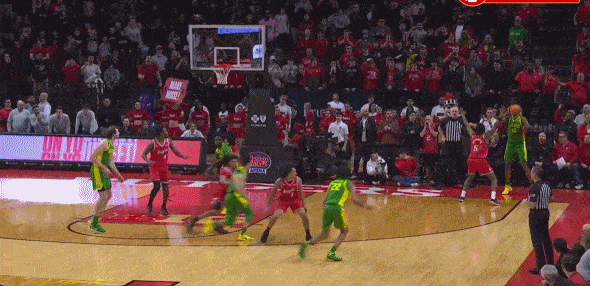 A stunning three-pointer to tie the game! Lin Wei delivers his best NCAA performance to prove himself, finally reaching this moment.