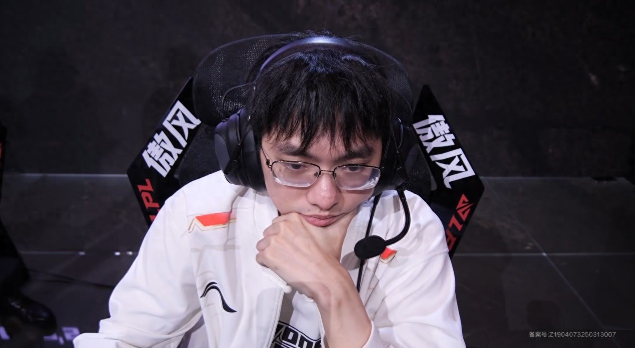 The LPL champion spoke out on the list, his career story was made public, and when he encountered a huge setback at the age of 18, netizens were in tears