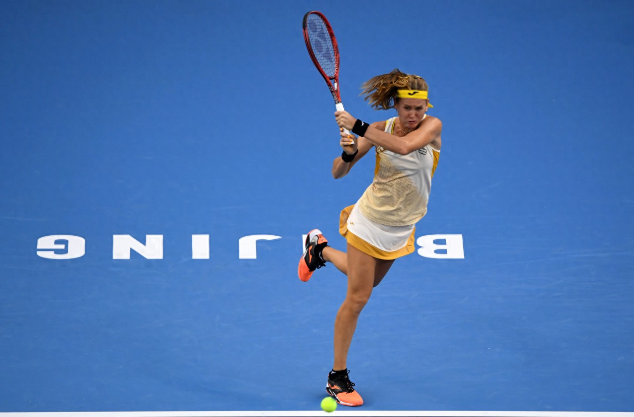 Winning the first set two weeks in a row, from being overturned to making a comeback, Buzkova claims her first victory over Badosa