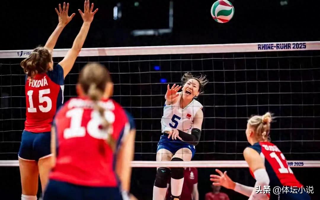 What a shocking upset! The Chinese women&#39;s volleyball team lost 1-3 to the Czech Republic, finishing eighth after being the reigning champions, while Japan and Brazil vie for the title.