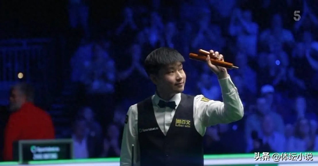 Nine consecutive victories! Snooker Tour Championship Update: Zhao Xintong defeats Higgins 10-1, faces Trump for the title at 20:00.