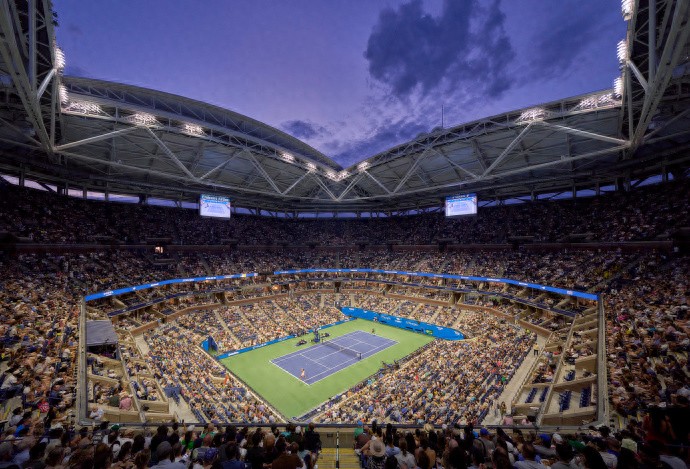 Alcaraz bageled Djokovic to claim a set, 9th seed suffers a shocking exit, Medvedev fined $300,000, Sabalenka wins in a decisive tiebreak