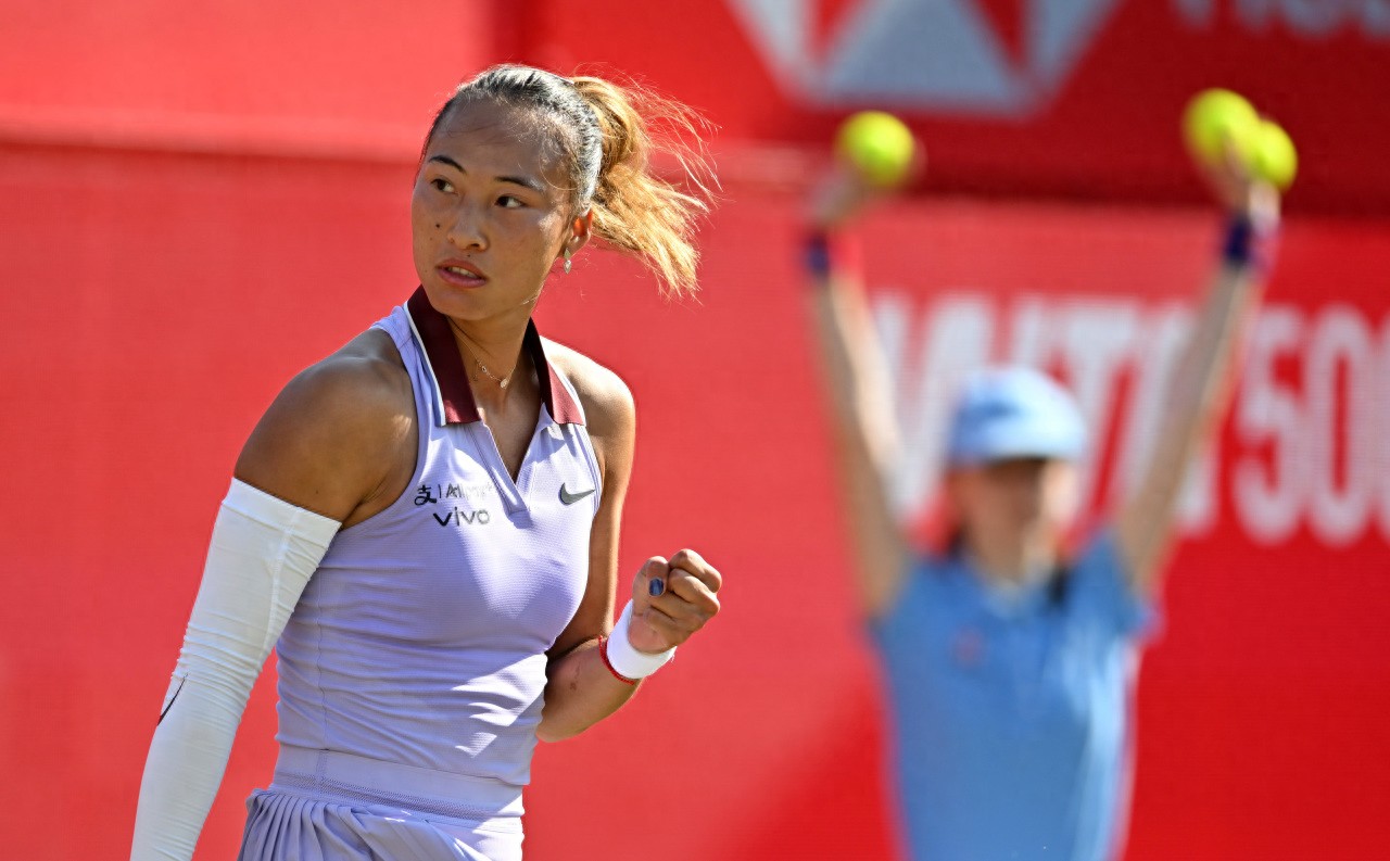 The reason behind Zheng Qinwen's loss to Anisimova is heart-wrenching, the first sister: shoe problems affect concentration