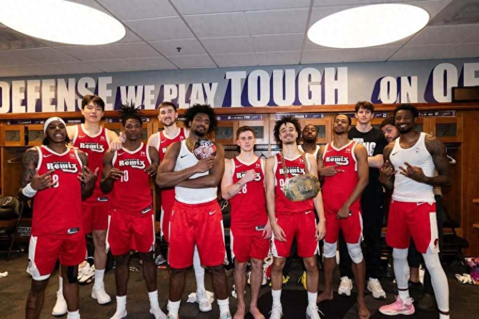 No medal was won today! Yang Hansen scored 19 points and 5 rebounds again, participating in the Mix team group photo, but the official poster had a mix-up.