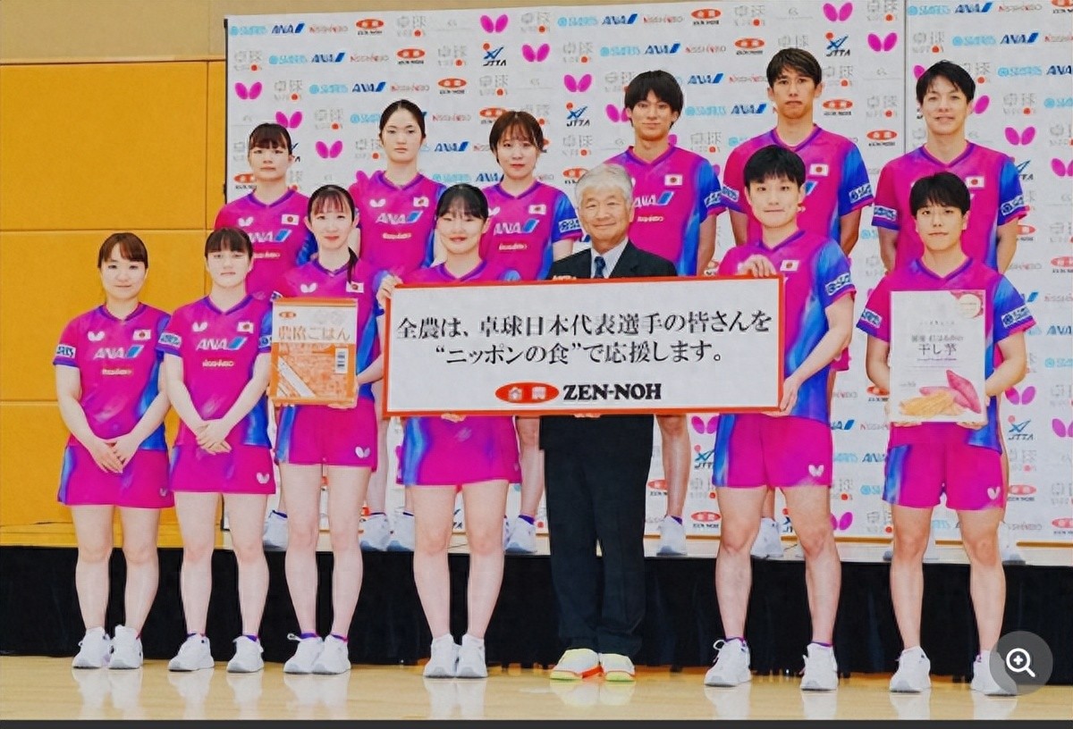 The Japanese team participating in the 2025 World Table Tennis Championships in Doha won the luxurious domestic ingredients presented by Quan Nong, and the sword is aiming for the gold medal