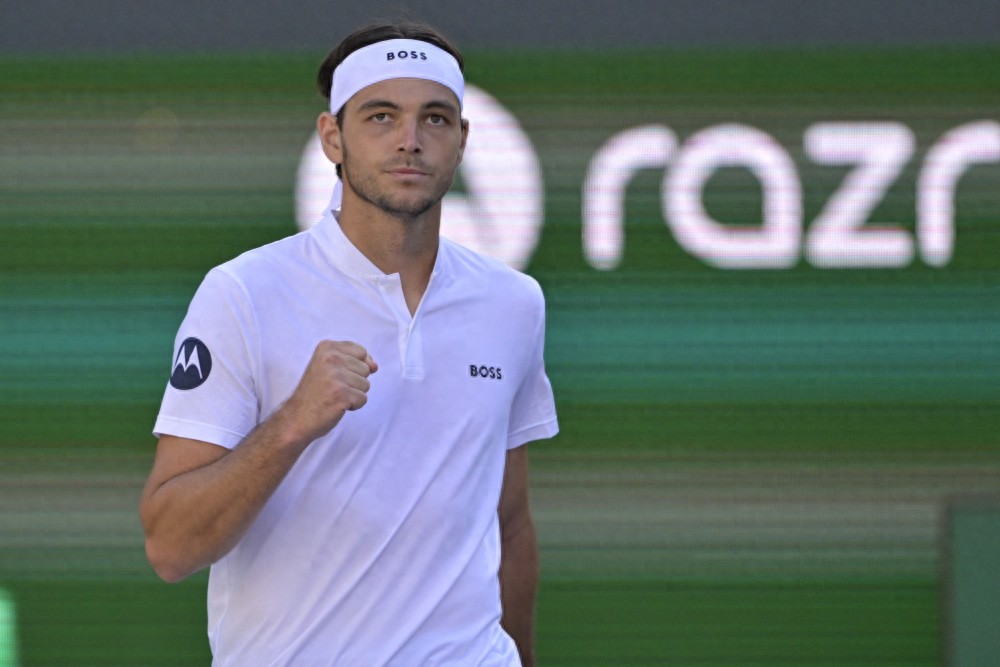 Fritz disregards his image, performing a knee-breaking racket smash; Fonseca's nomination for the Laurence Breakthrough Award sparks controversy.