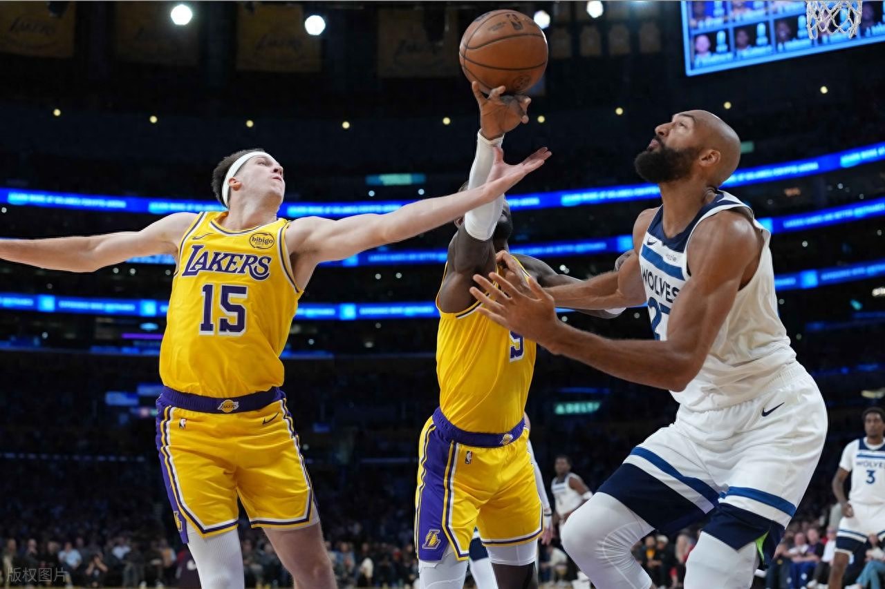 King of Los Angeles! Doncic scores 21 points in a quarter, finishing with 49+11+8 as the Lakers defeat the Timberwolves for their first win of the season.