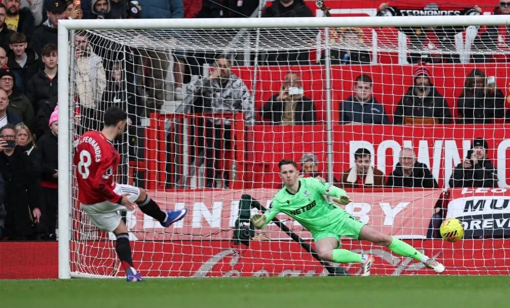 Manchester United 2-1 and up to third! Bruno Fernandes sets up and scores to set record, Sesko nets winner as Carrick builds big top-four advantage.