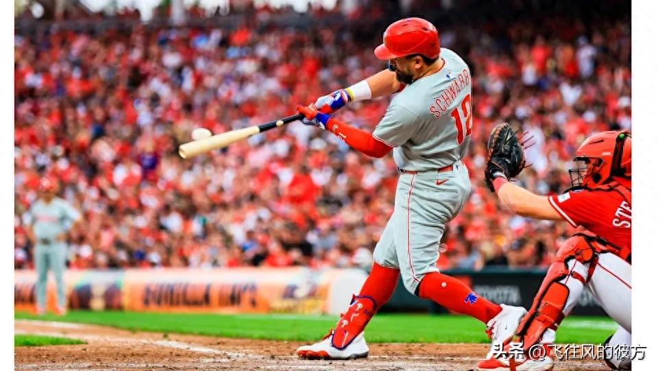 Boom! Shohei Ohtani hits his 42nd home run, while Kyle Schwarber becomes the National League&#39;s home run champion.