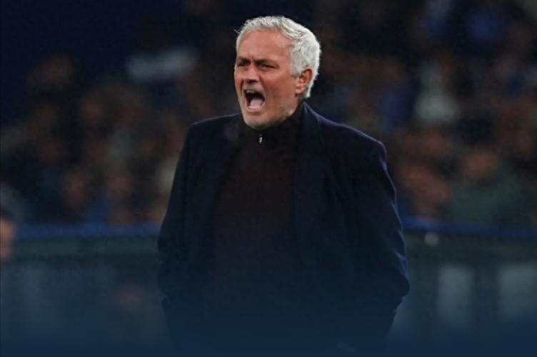 Mourinho has become a specialist in failure; upon returning to the Primeira Liga, he lost another title as Benfica fell 0-1 to Porto, exiting the Portuguese Cup at the quarterfinals.