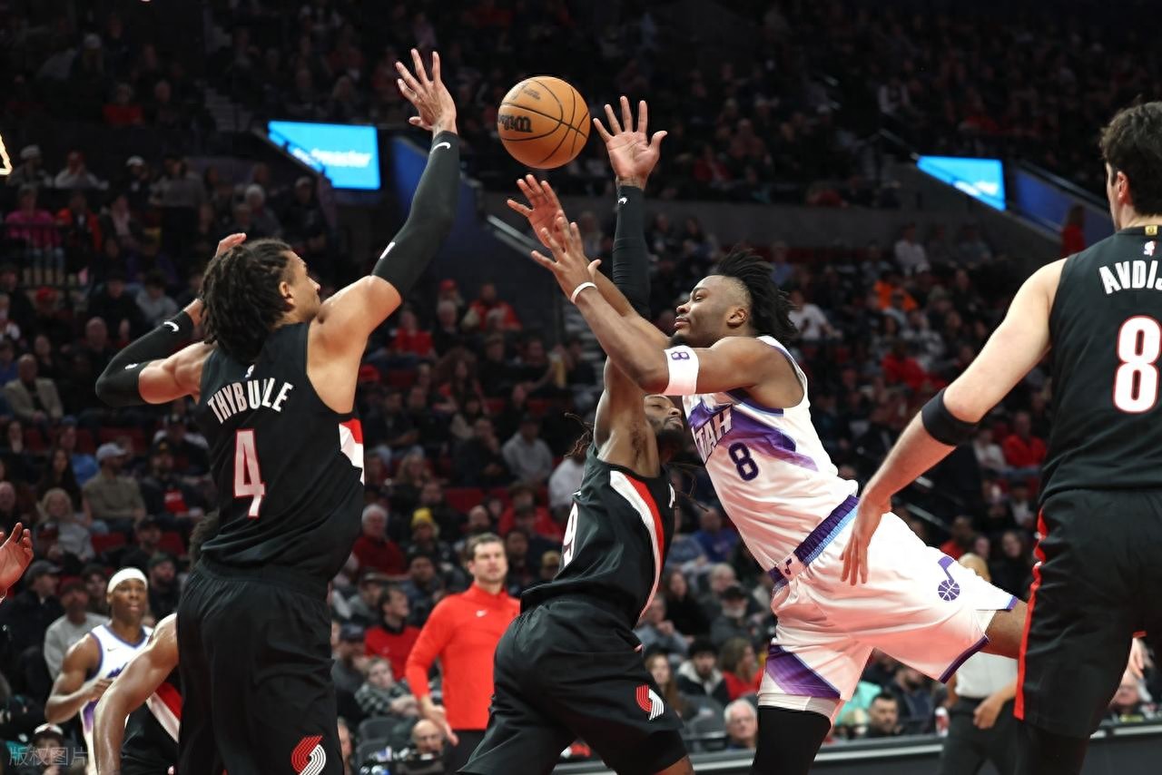 Yang Hansen was recalled and played for 49 seconds at the end of the fourth quarter; Trail Blazers staged a 18-point comeback to defeat Jazz.