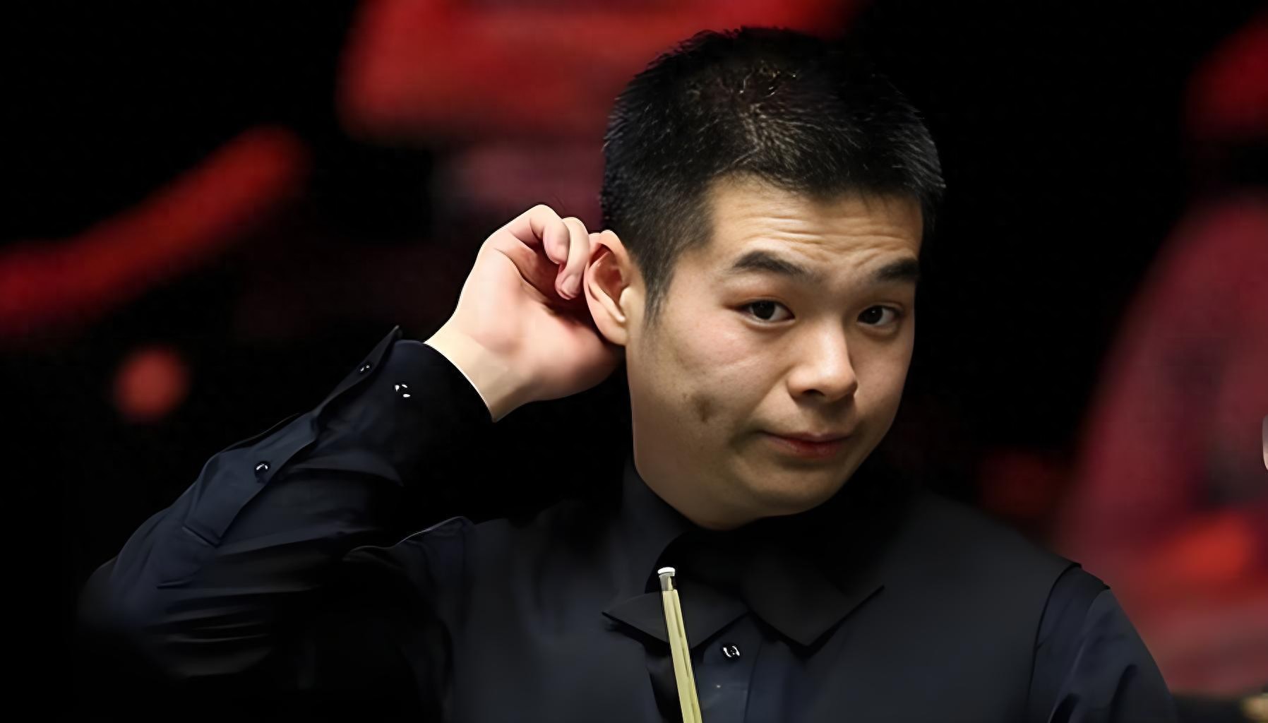 Live coverage of the Snooker World Open featuring Pang Junxu and Jiang Jun.