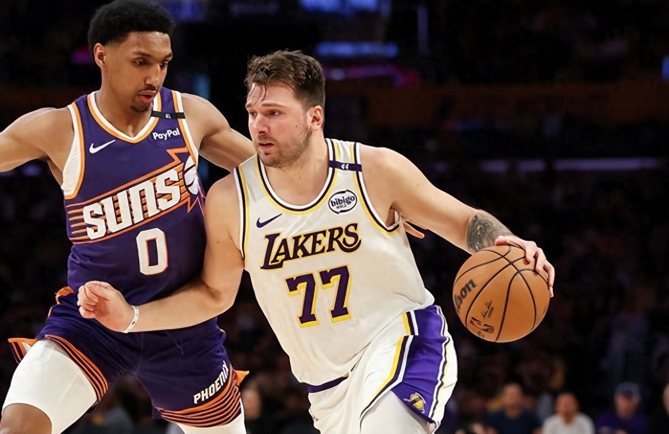 The Lakers beat the Suns to end a 4-game losing streak! Doncic 33+11+8 Zhan Huang watched the game, Durant scored 21 points, and Beal retired injured
