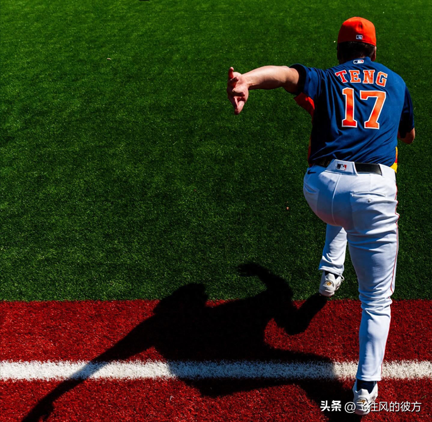 The Astros' general manager decided to act after reviewing numerous videos, acquiring Deng Kaiwei, who will wear jersey number 17 in the new season.