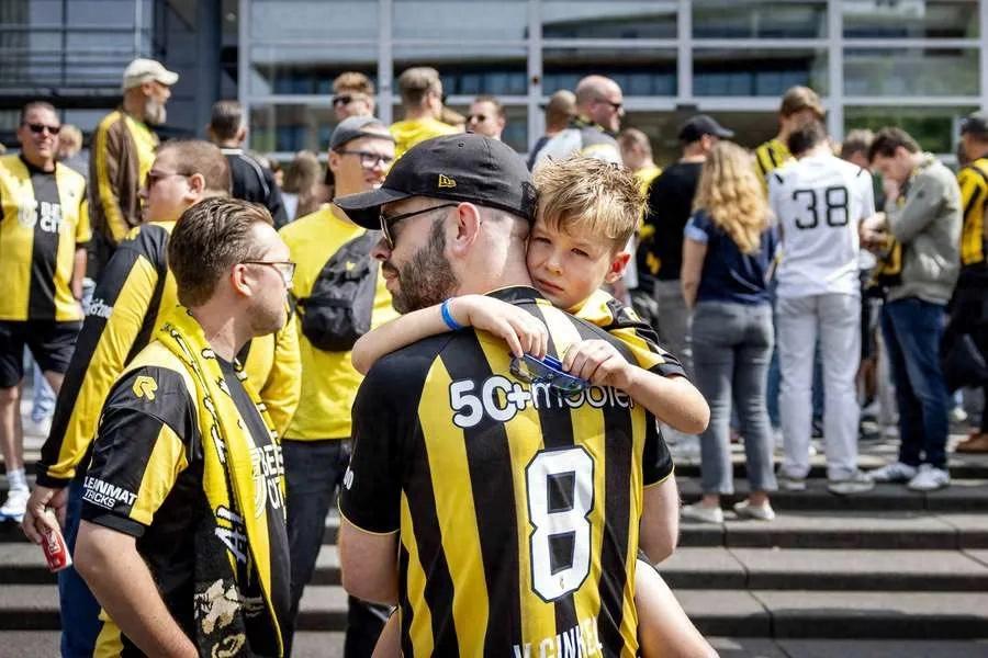 The &#34;Century Club&#34; in the Netherlands has disappeared, leaving memories of Yu Hai, Zhang Yuning, and their European mother team.