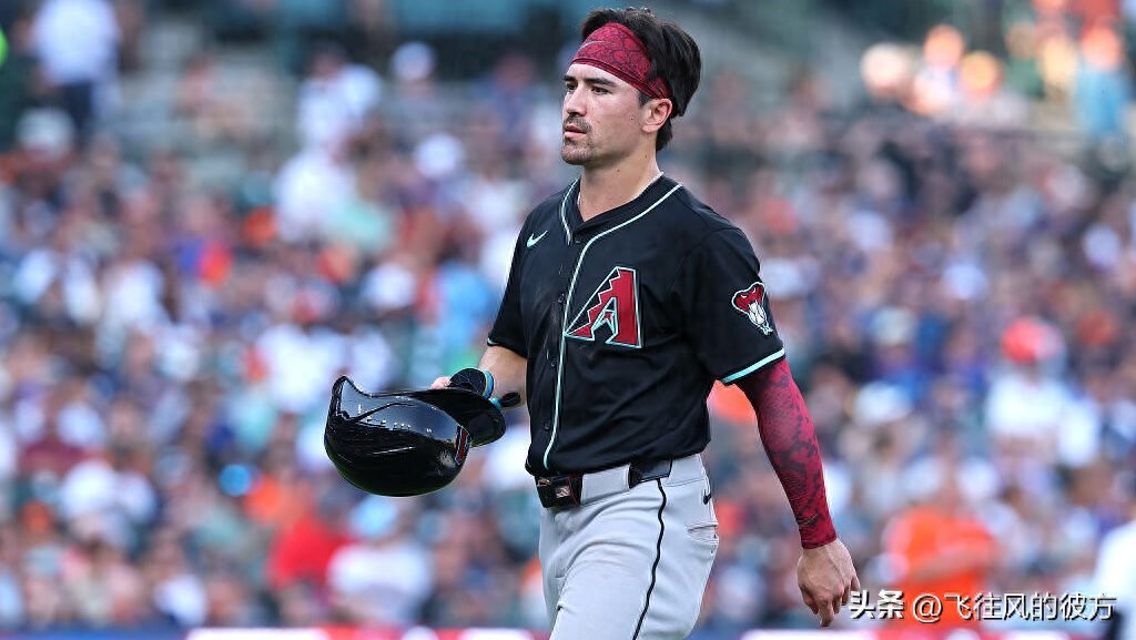 Corbin Carroll makes his spring training debut using an axe-handle bat to protect his injured hand while adjusting.