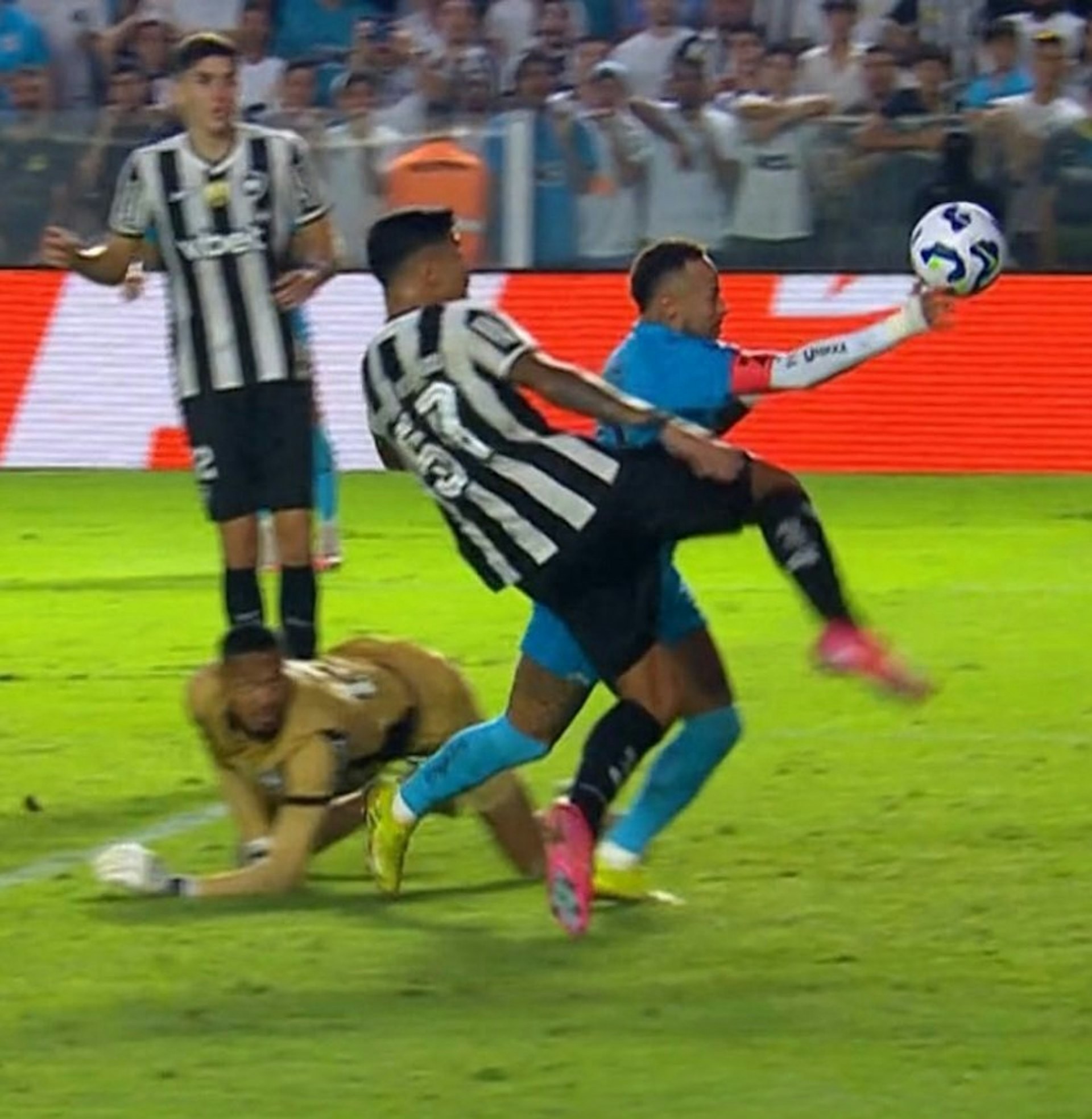 Brazilian star Neymar staged the "Hand of God", and the ending was not as deceptive as Maradona