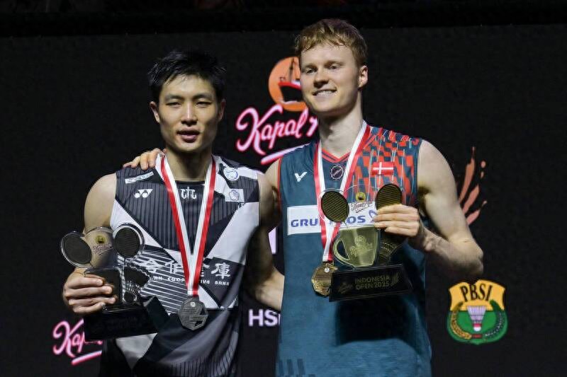Zhou Tiancheng pointed out the reason for the defeat in the men's singles final of the 2025 Indonesia Championship, and Antonsen, who was crowned the king, considered himself lucky